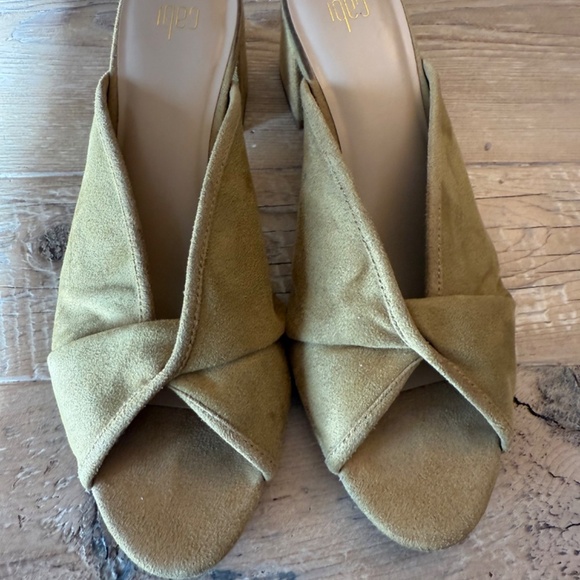 Cabi yellow heeled mules size 10 - Picture 3 of 8
